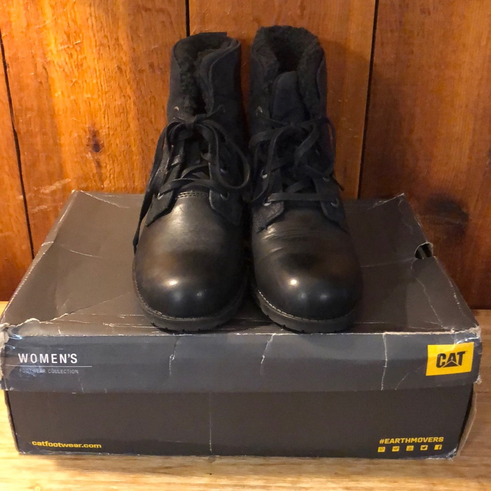 ***NIB***8.5M Women’s Lug Sole Boots